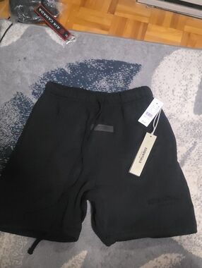 Black essetiel shorts